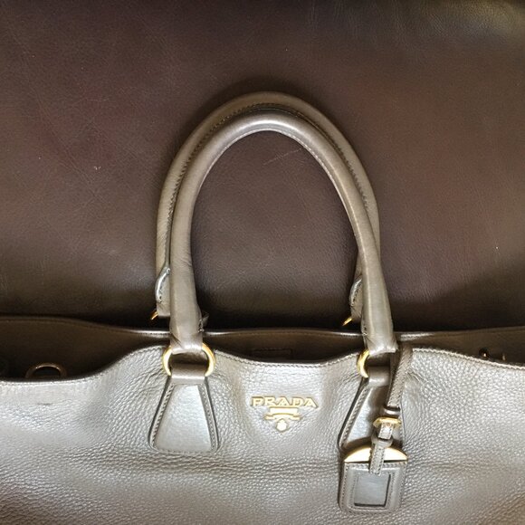Authentic Prada Vitello Deerskin Extra Large Expandable Gray Tote Bag - Picture 10 of 12